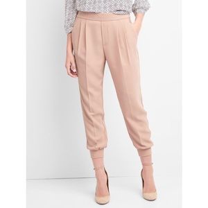 GAP Women’s Crepe Pleated Joggers - Beige